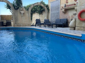 4 Bedroom house with pool and beautiful views